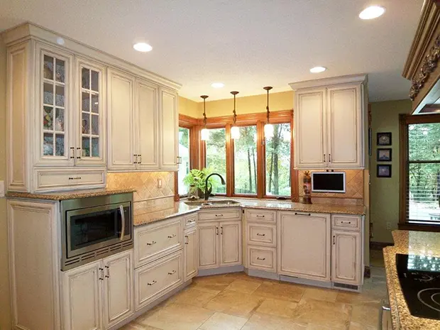 quartz countertops with decorative backsplash design